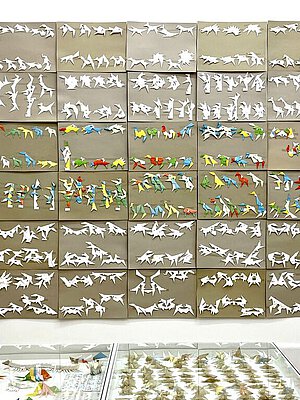 Blick in die Ausstellung Geordnete Verhältnisse während des Aufbaus