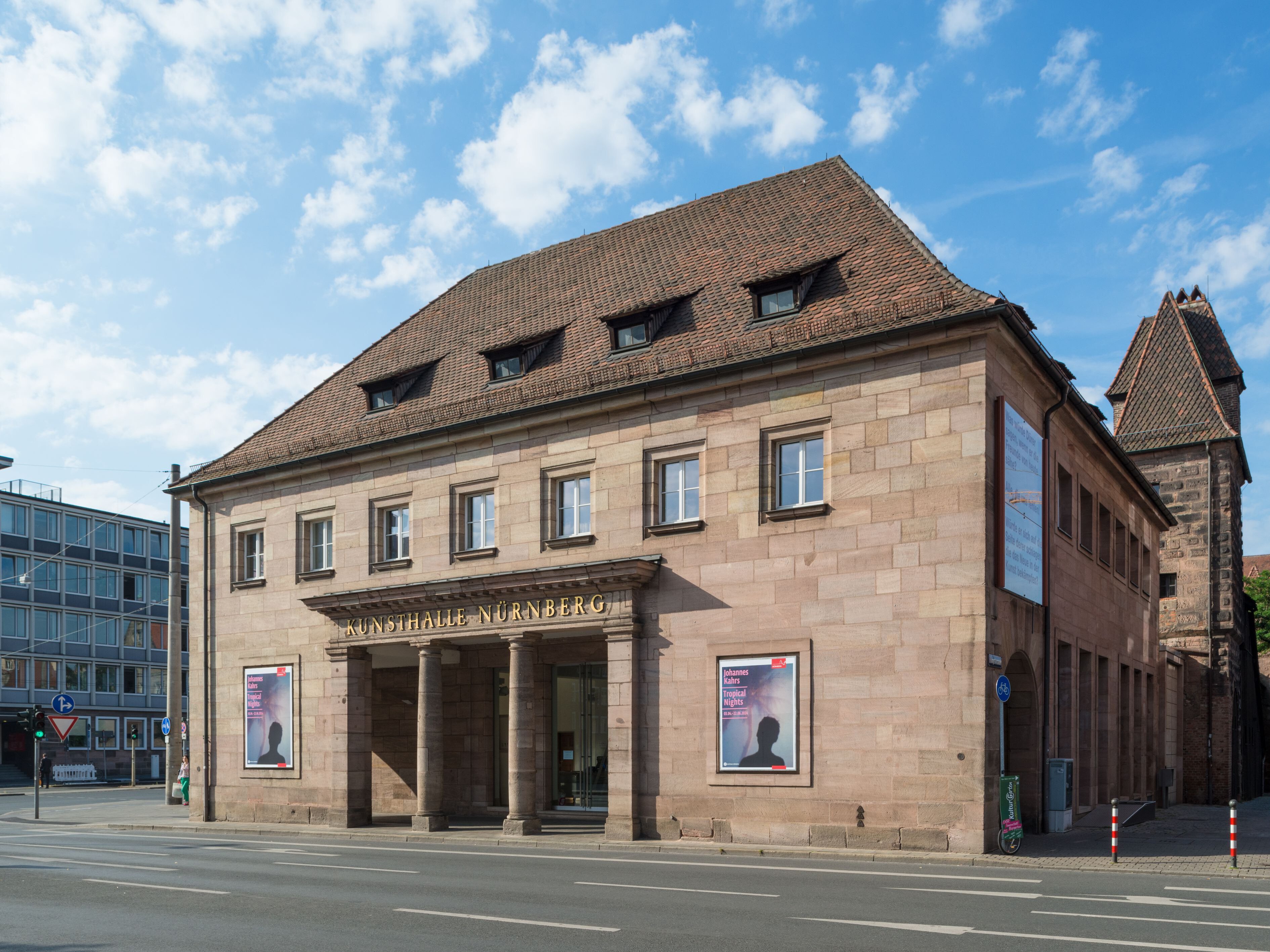 Das Foto zeigt einen Außenansicht der Kunsthalle Nürnberg.