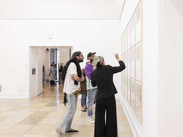 Blick in den Ausstellungsraum von Hanne Darboven