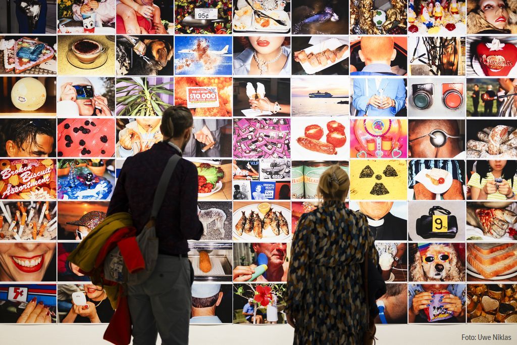 Schnappschussähnliche Serie von alltäglichen Szenen der britischen Gesellschaft.